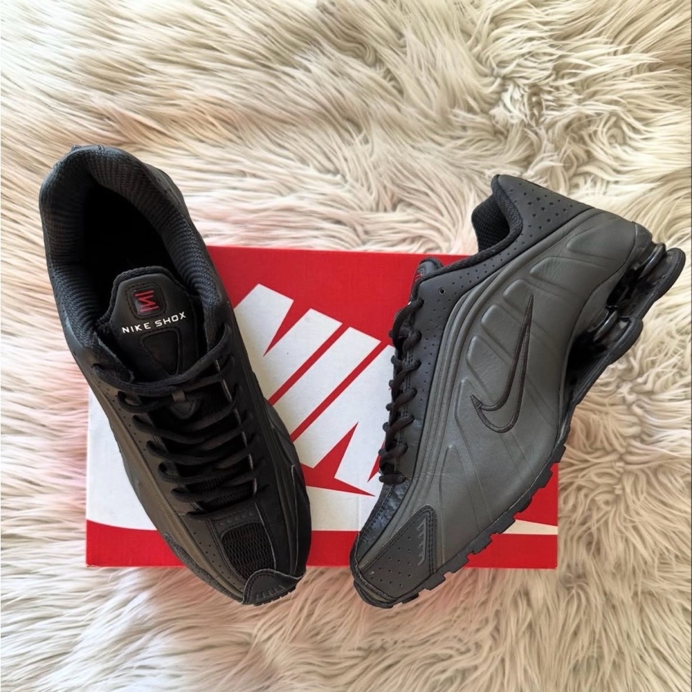 Nike Shox R4 🔥 Black Lifestyle Sneakers AR3565 004 Women’s Size 7.5 8 NEW - Picture 6 of 10